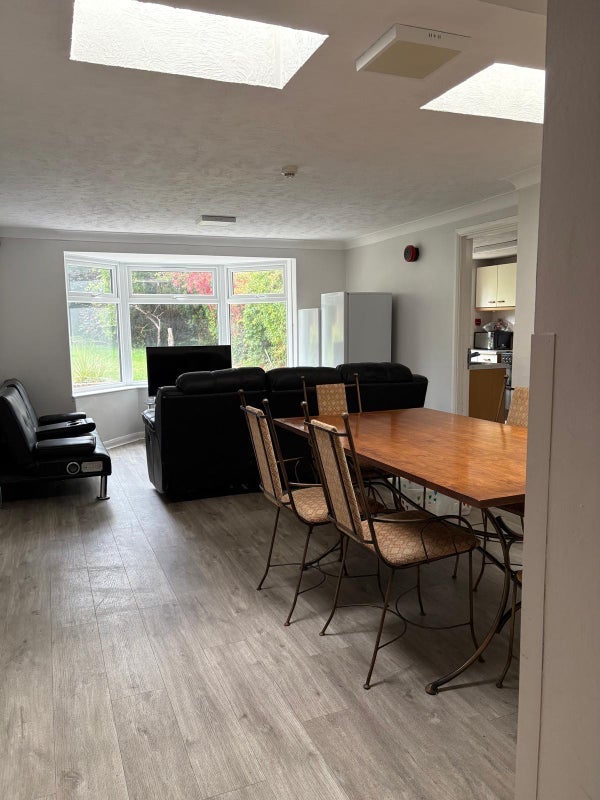 Room Highfield Road in Greater London