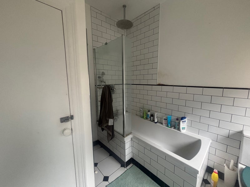 Room Grove Green Road in Greater London
