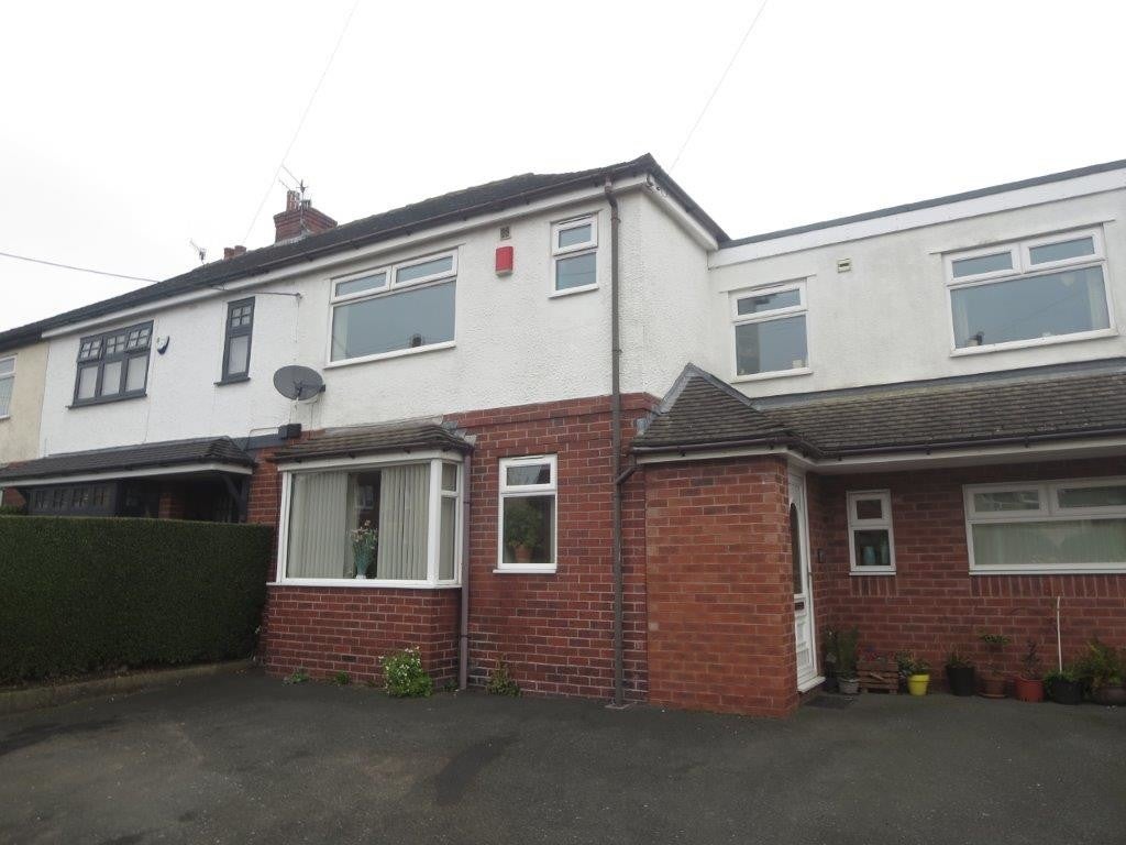 Flat Millers Lane in Stoke-On-Trent