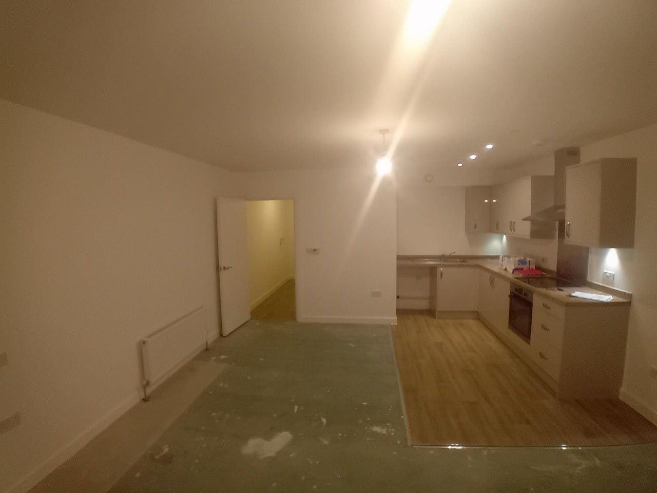 Room High Street in Walton-on-Thames
