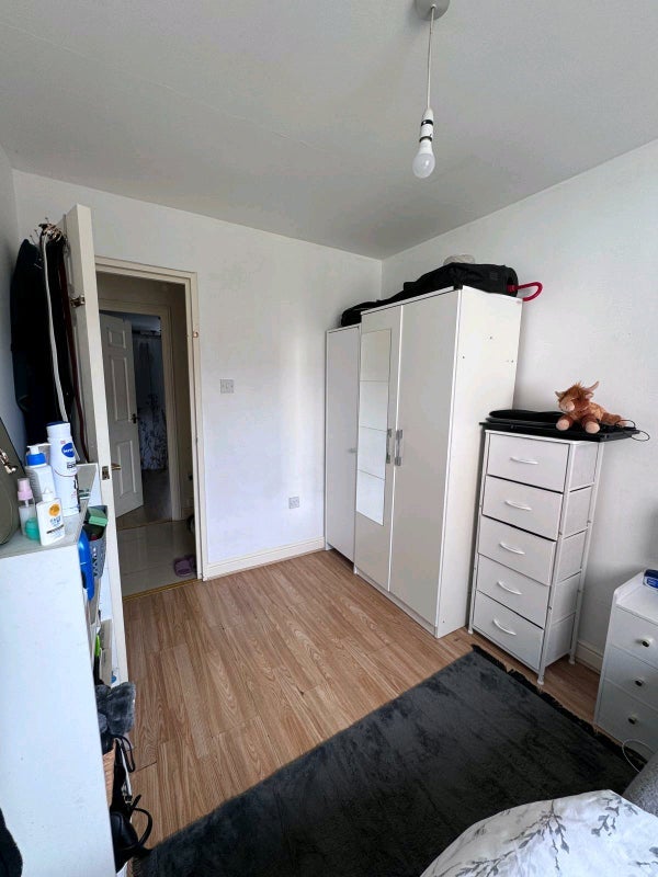 Room Fishguard Way in Greater London