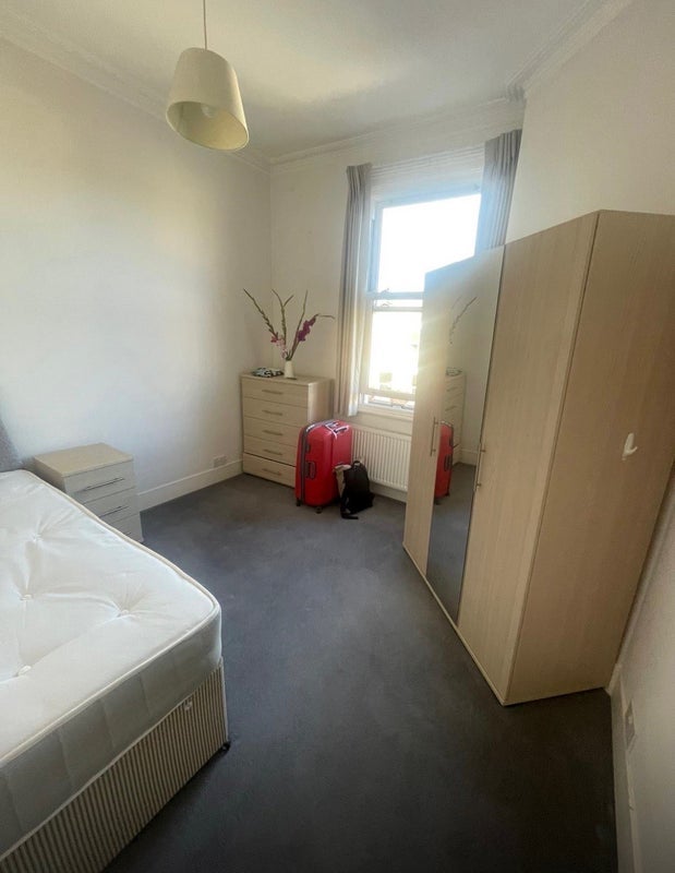 Room Abbeville Road in Greater London