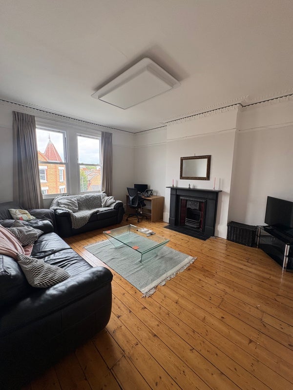 Room Abbeville Road in Greater London