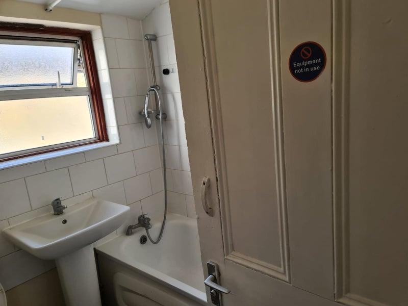 Room Steele Road in Greater London
