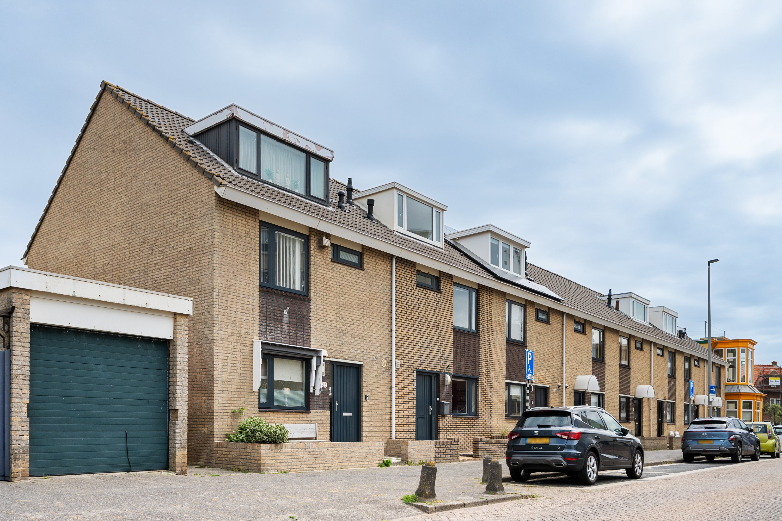 Huis Dr Joh G Mezgerstraat 64 in Zandvoort