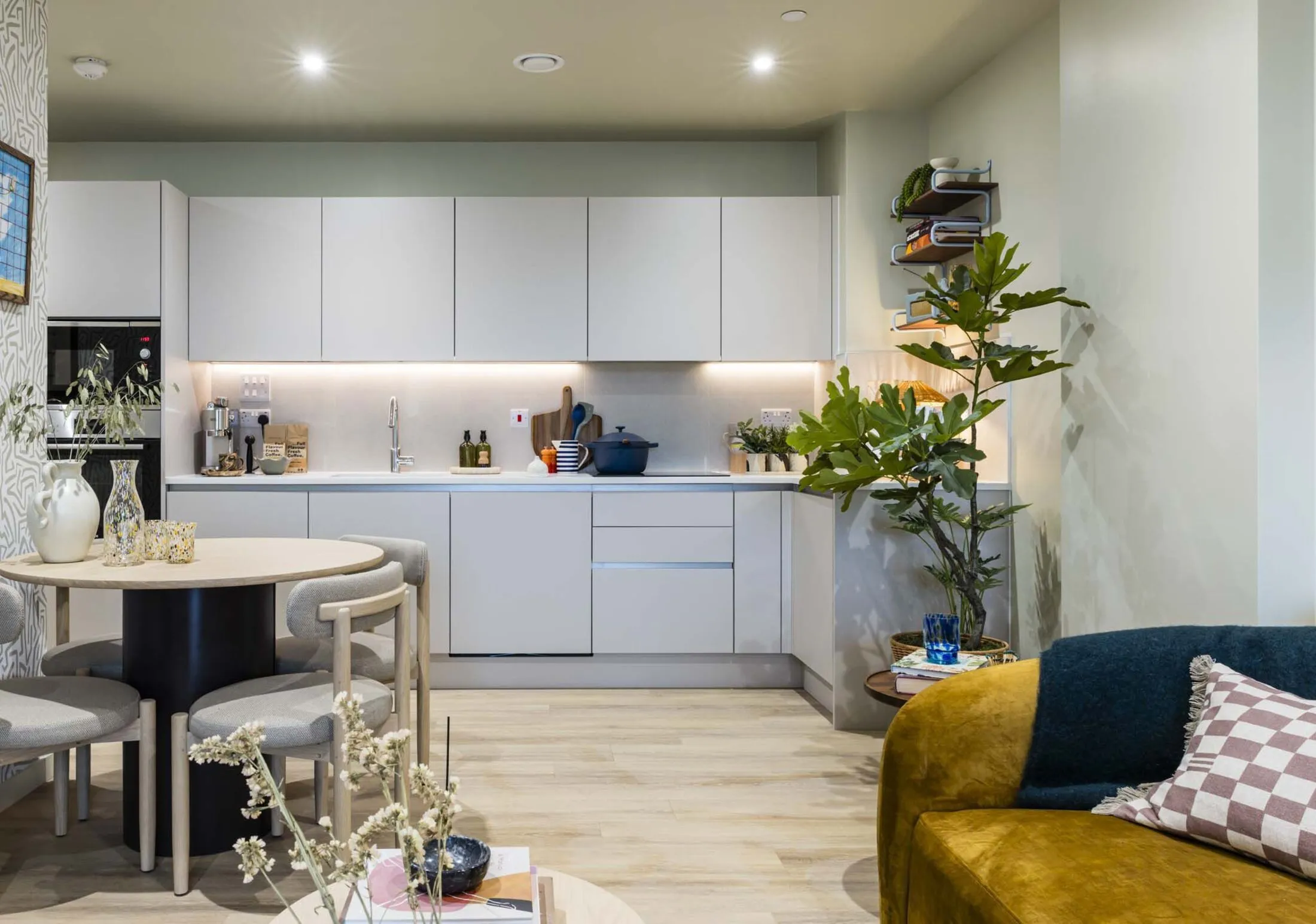 Flat Dawley Parade in Greater London