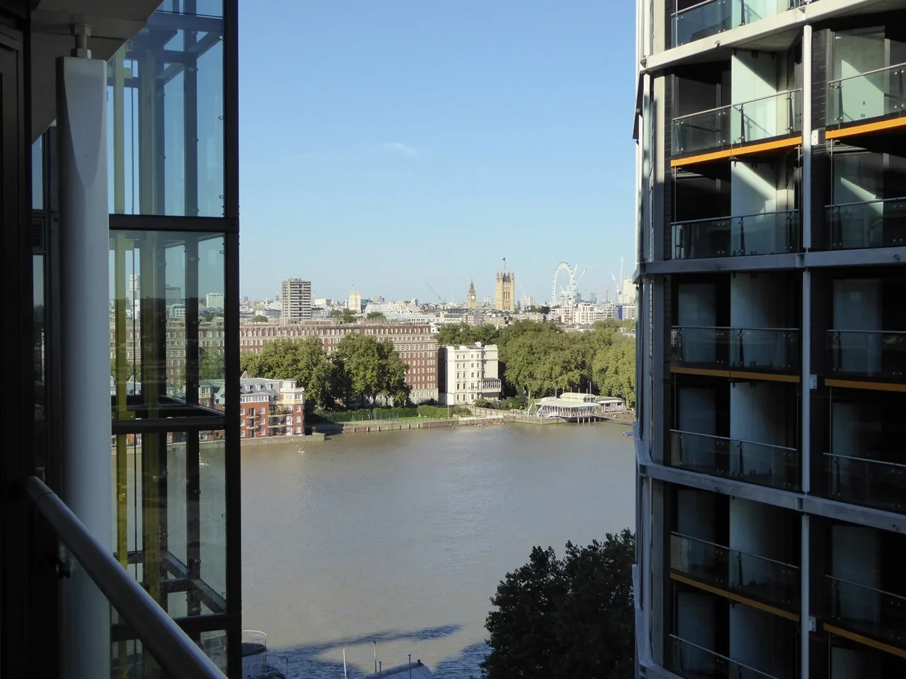 Flat Tideway Walk in Greater London