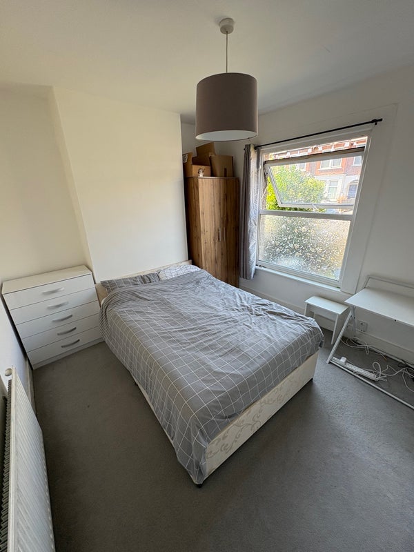 Room Fountain Road in Greater London