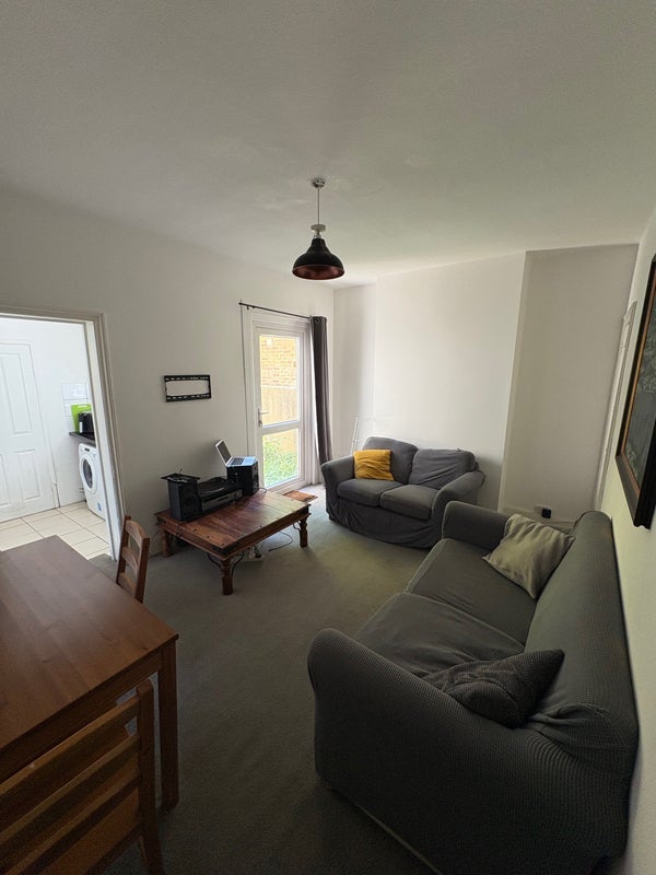Room Fountain Road in Greater London