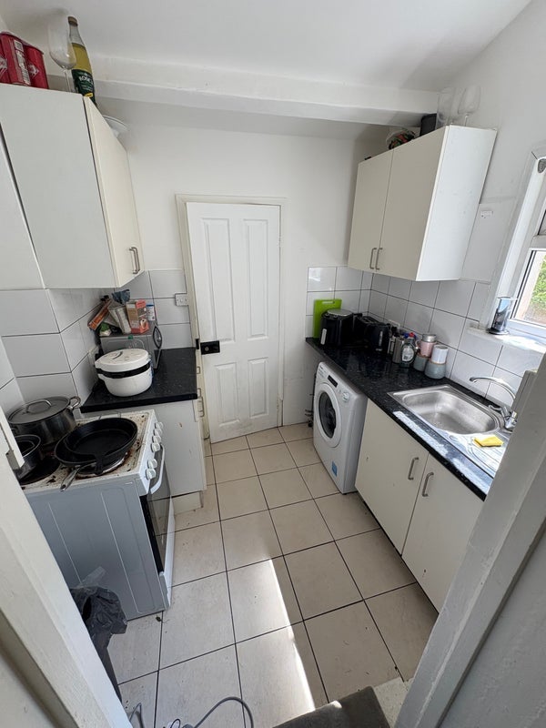 Room Fountain Road in Greater London