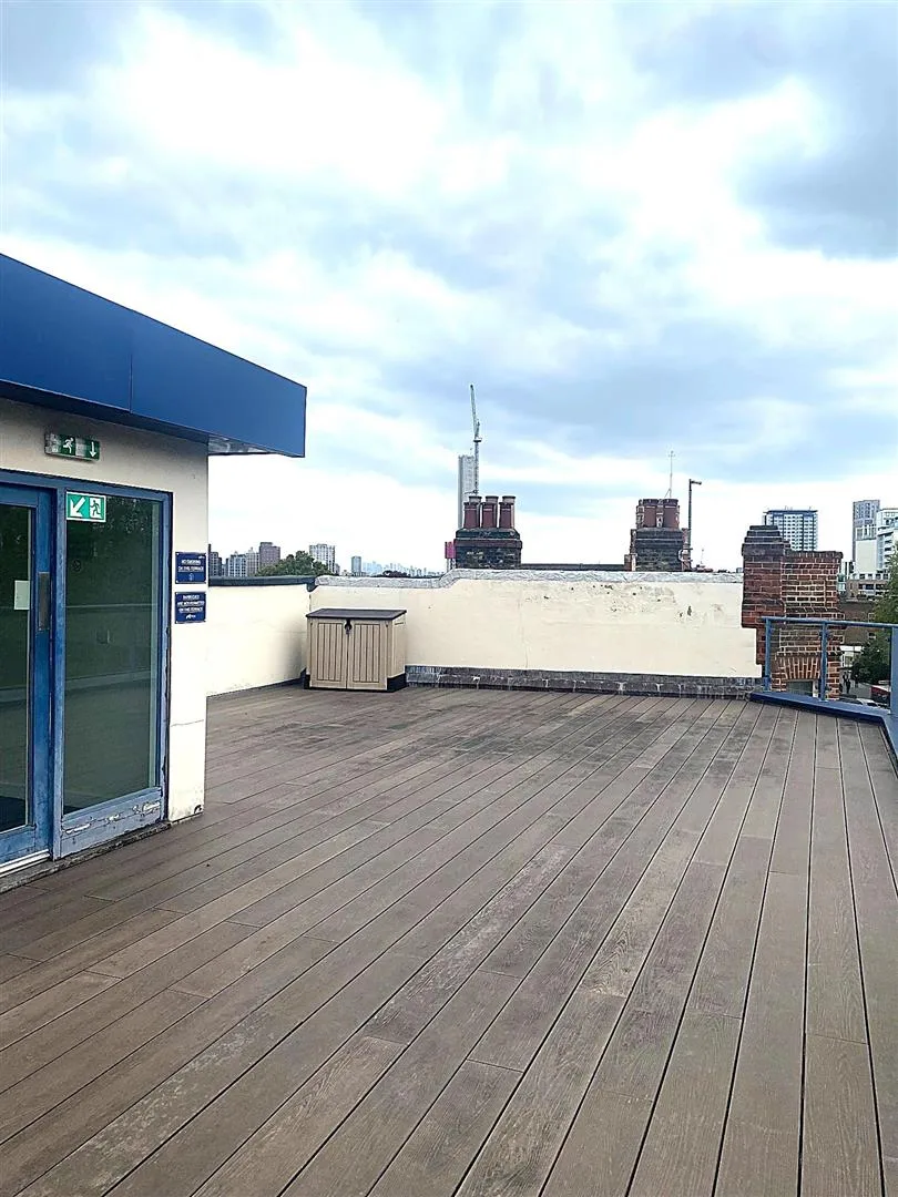 Flat Upper Richmond Road in Greater London
