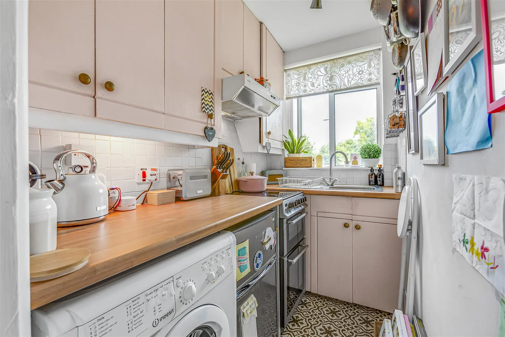 Room Upper Richmond Road in Greater London