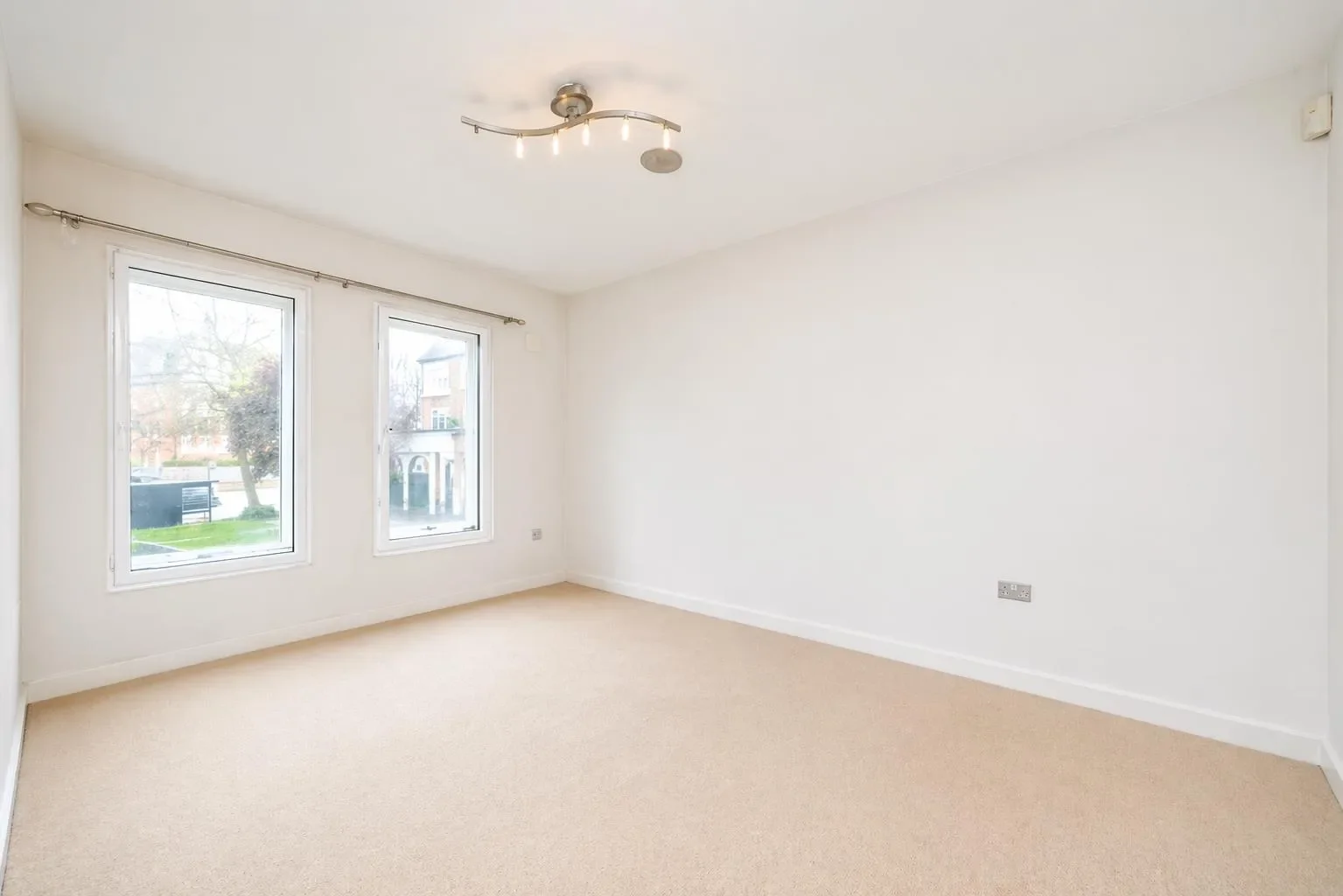 Flat Upper Richmond Road in Greater London