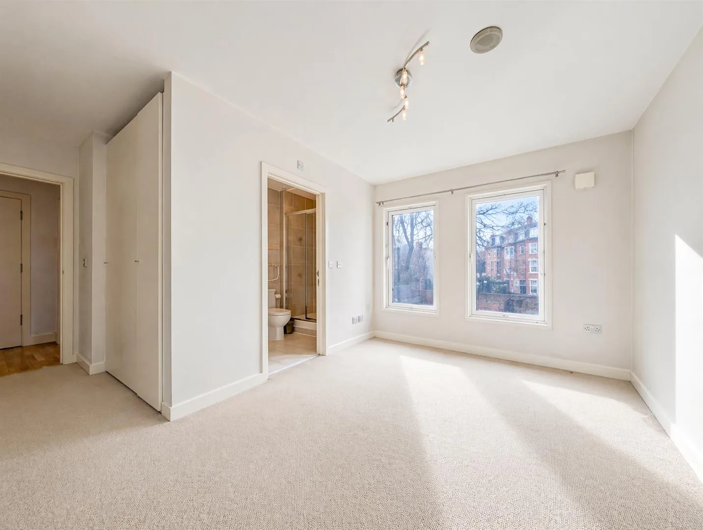 Flat Upper Richmond Road in Greater London