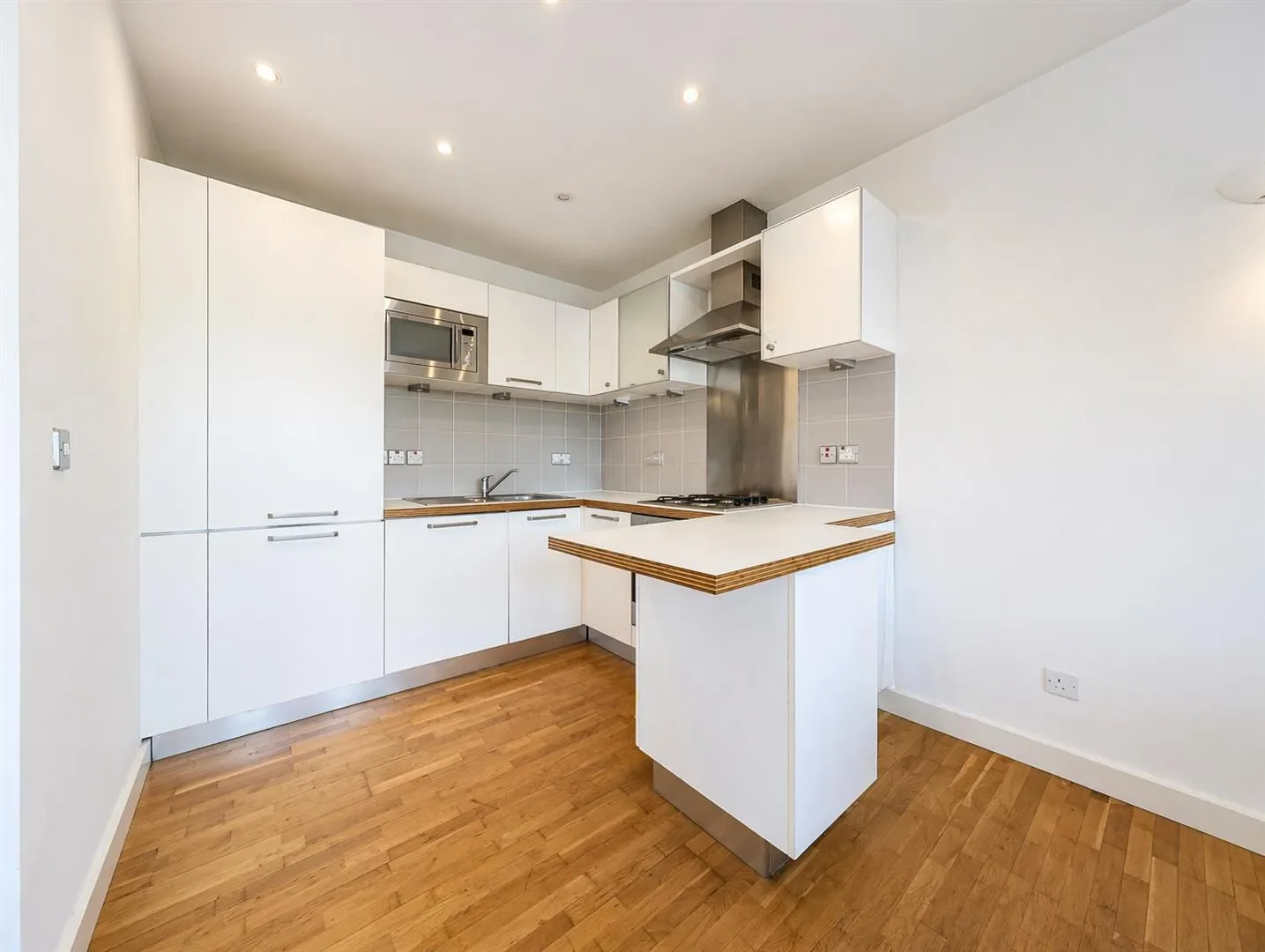 Flat Upper Richmond Road in Greater London
