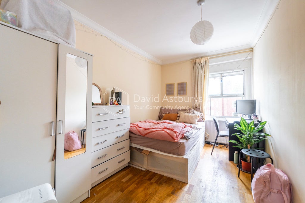 Room Haverstock Hill in Greater London