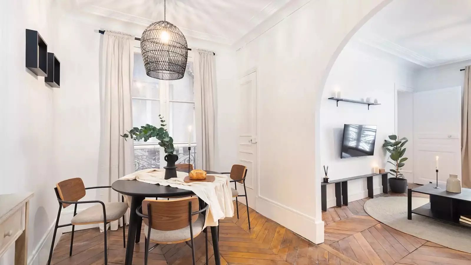 Flat Place Mohammed V in Paris