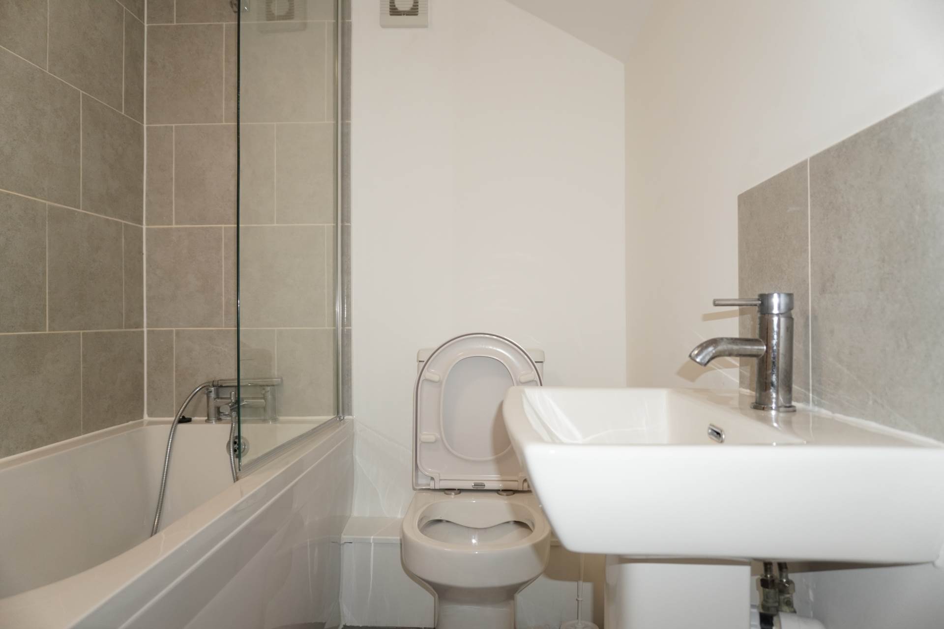 Room Uxbridge Road in Greater London