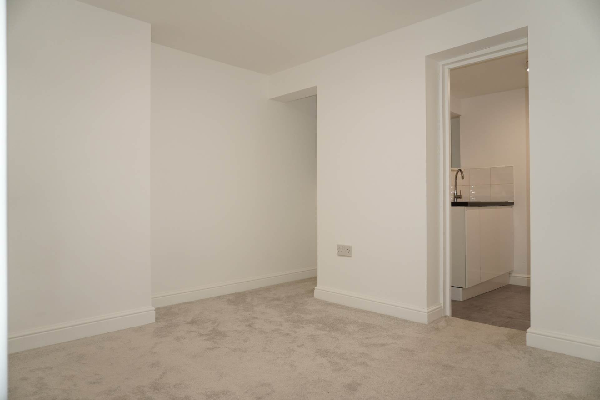 Room Uxbridge Road in Greater London