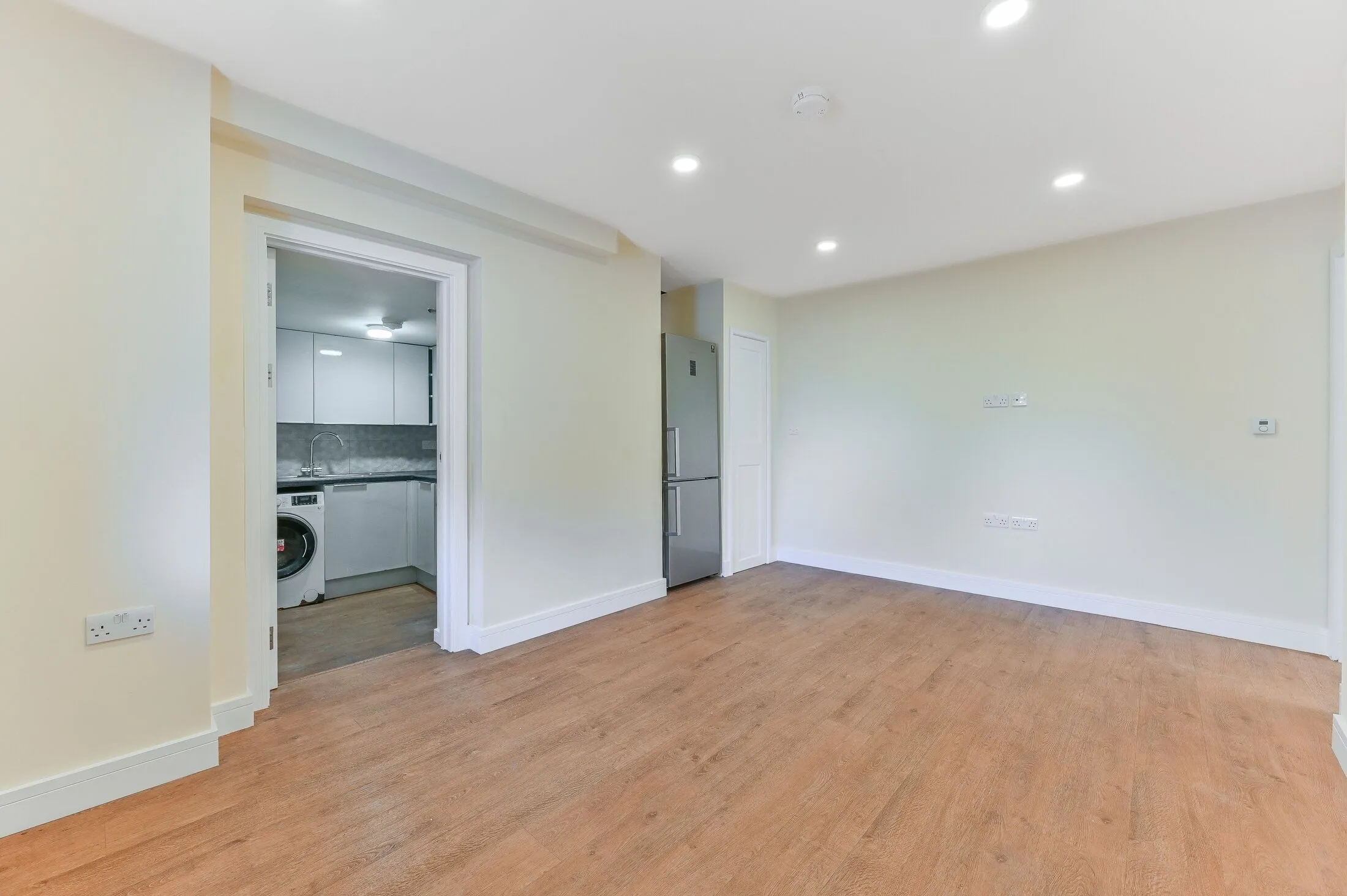 Flat Owen Close in Greater London
