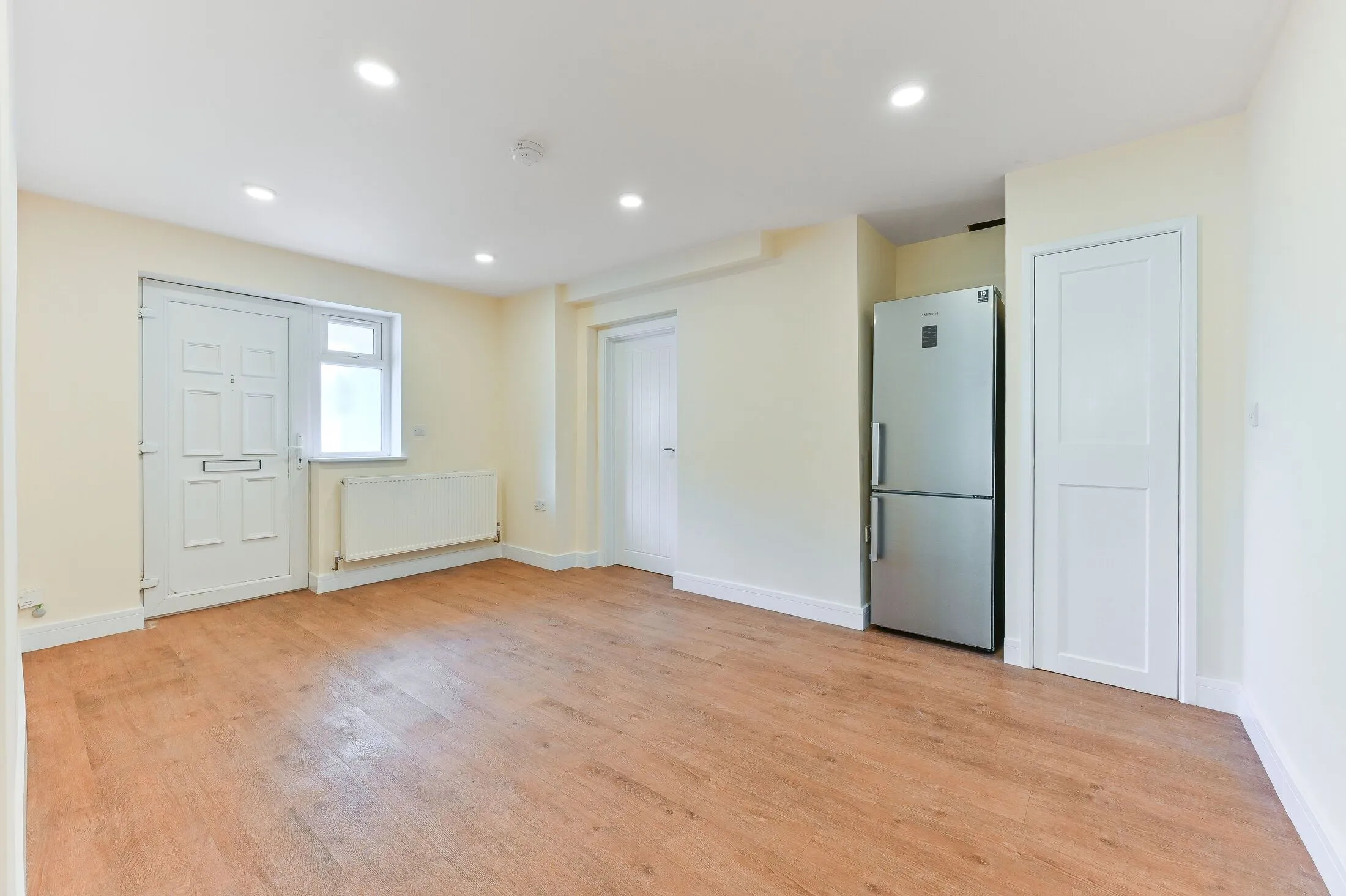 Flat Owen Close in Greater London
