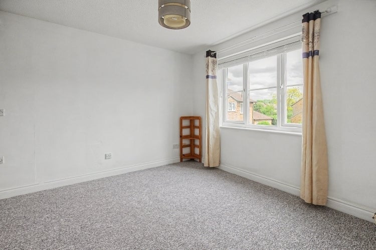 Flat Kestrel Way in Cherwell District