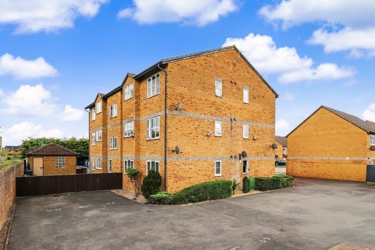 Flat Kestrel Way in Cherwell District