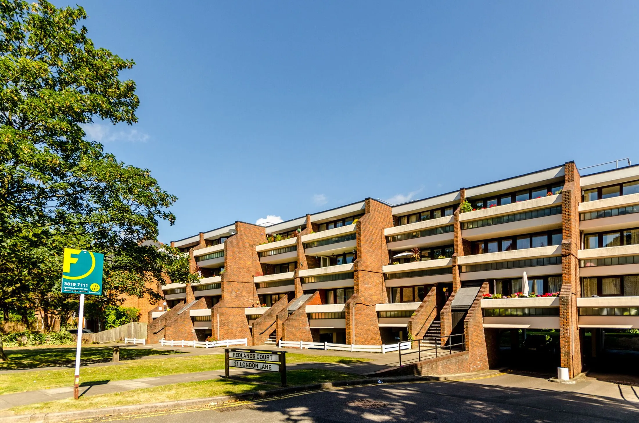 Flat London Lane in Greater London
