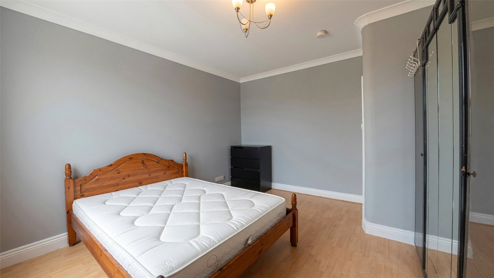 Flat Winchester Avenue in Greater London