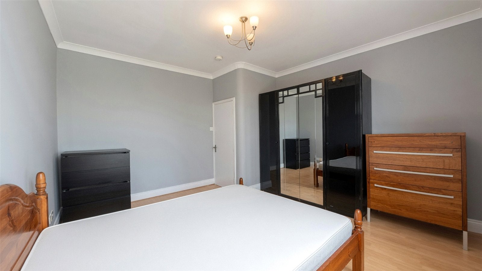Flat Winchester Avenue in Greater London