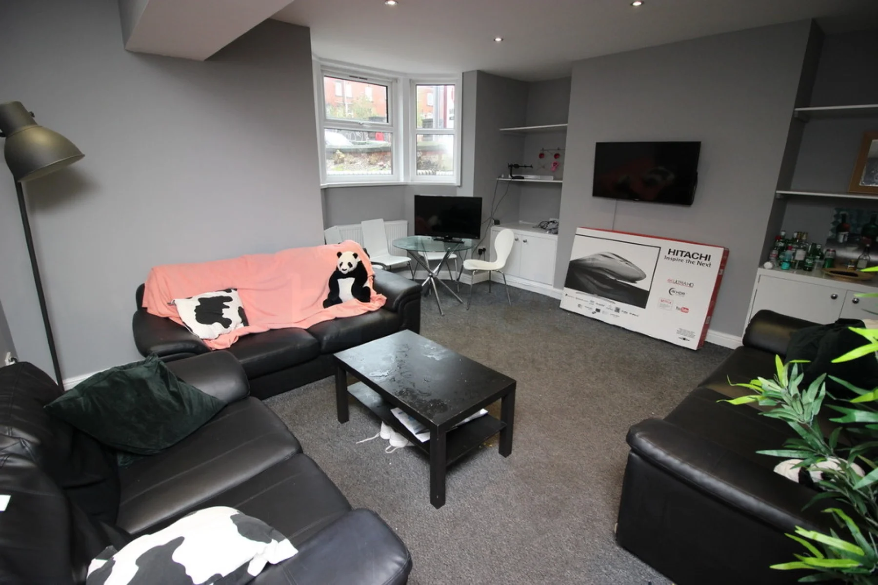 Room Royal Park Road in Leeds