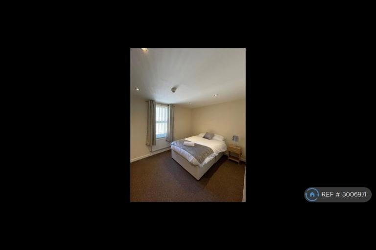 Flat Eaton Crescent in Swansea