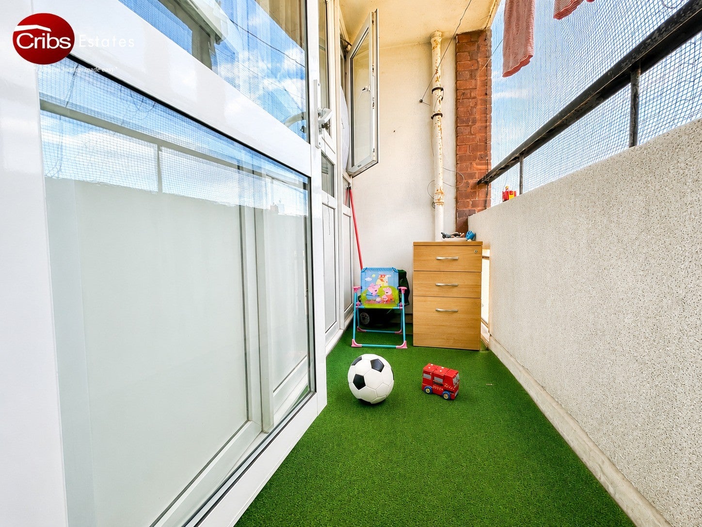 Flat Pincott Road in Greater London