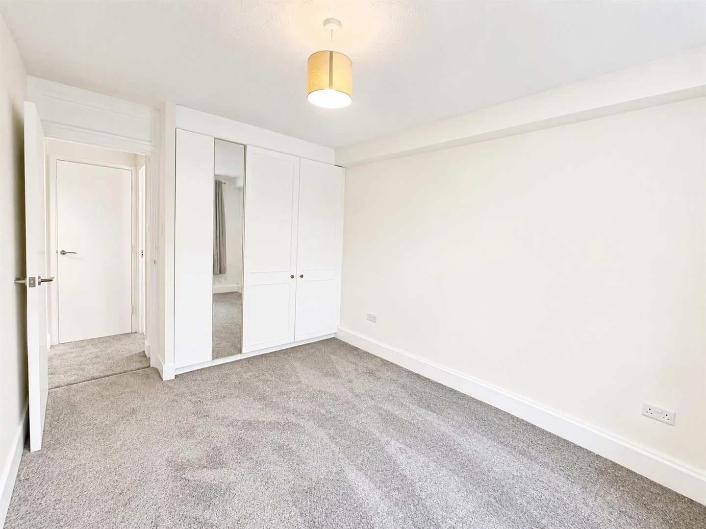 Flat Chase Road in Greater London