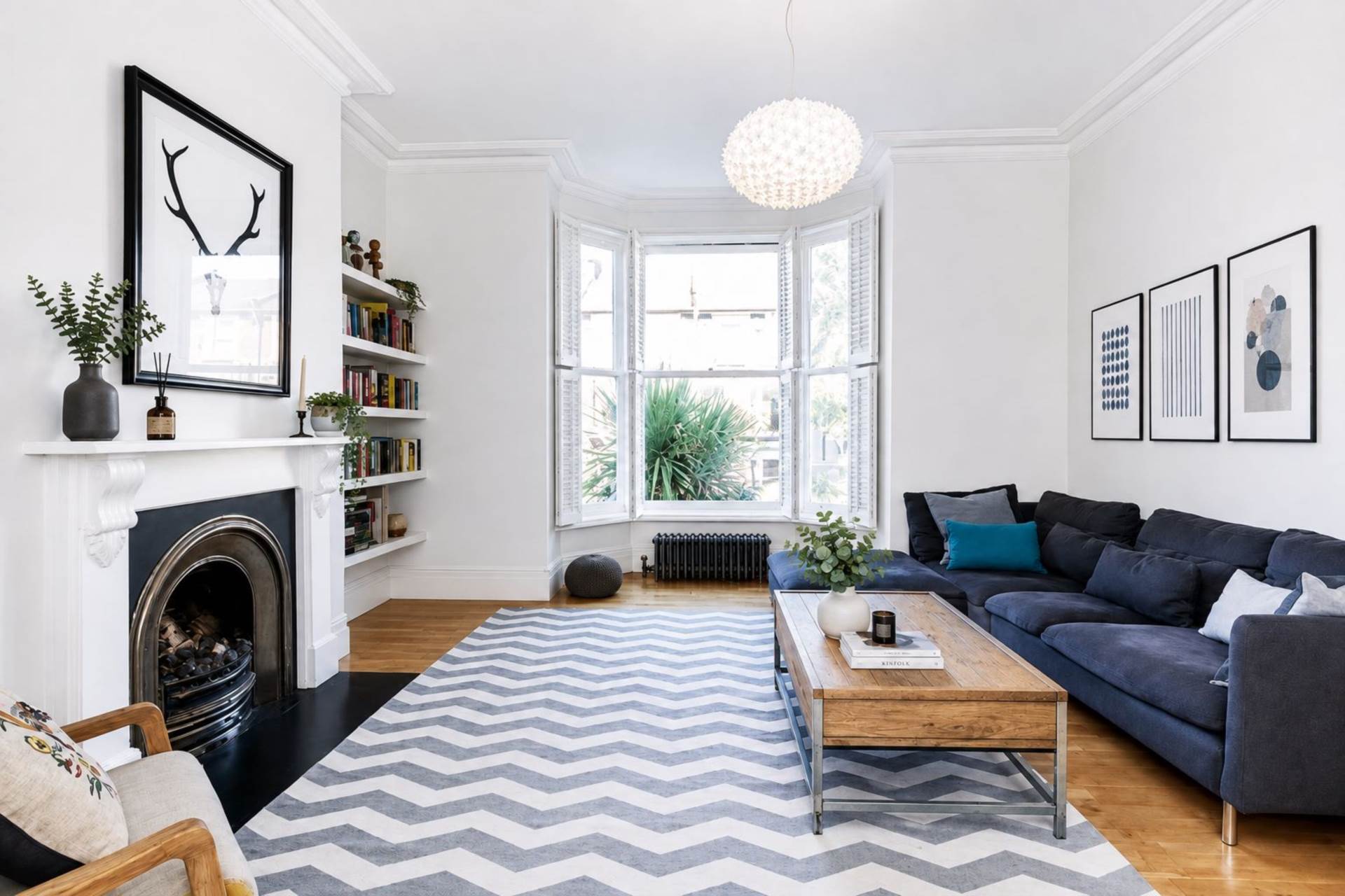 Flat Ferntower Road in Greater London