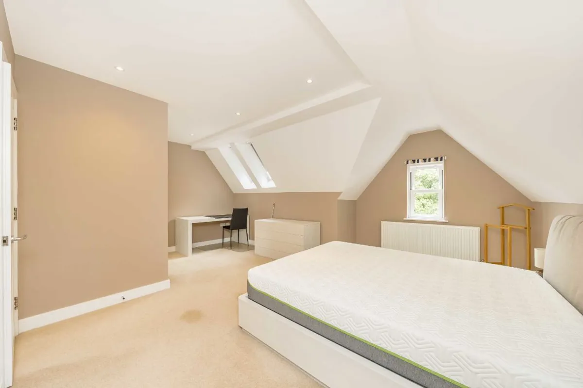 Flat Pathfield Road in Greater London