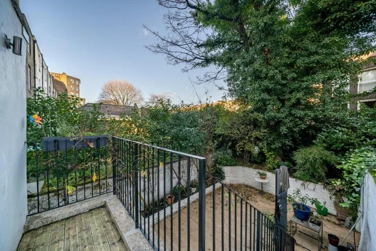 Flat Elia Mews in Greater London