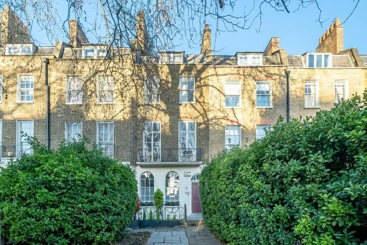 Flat Elia Mews in Greater London