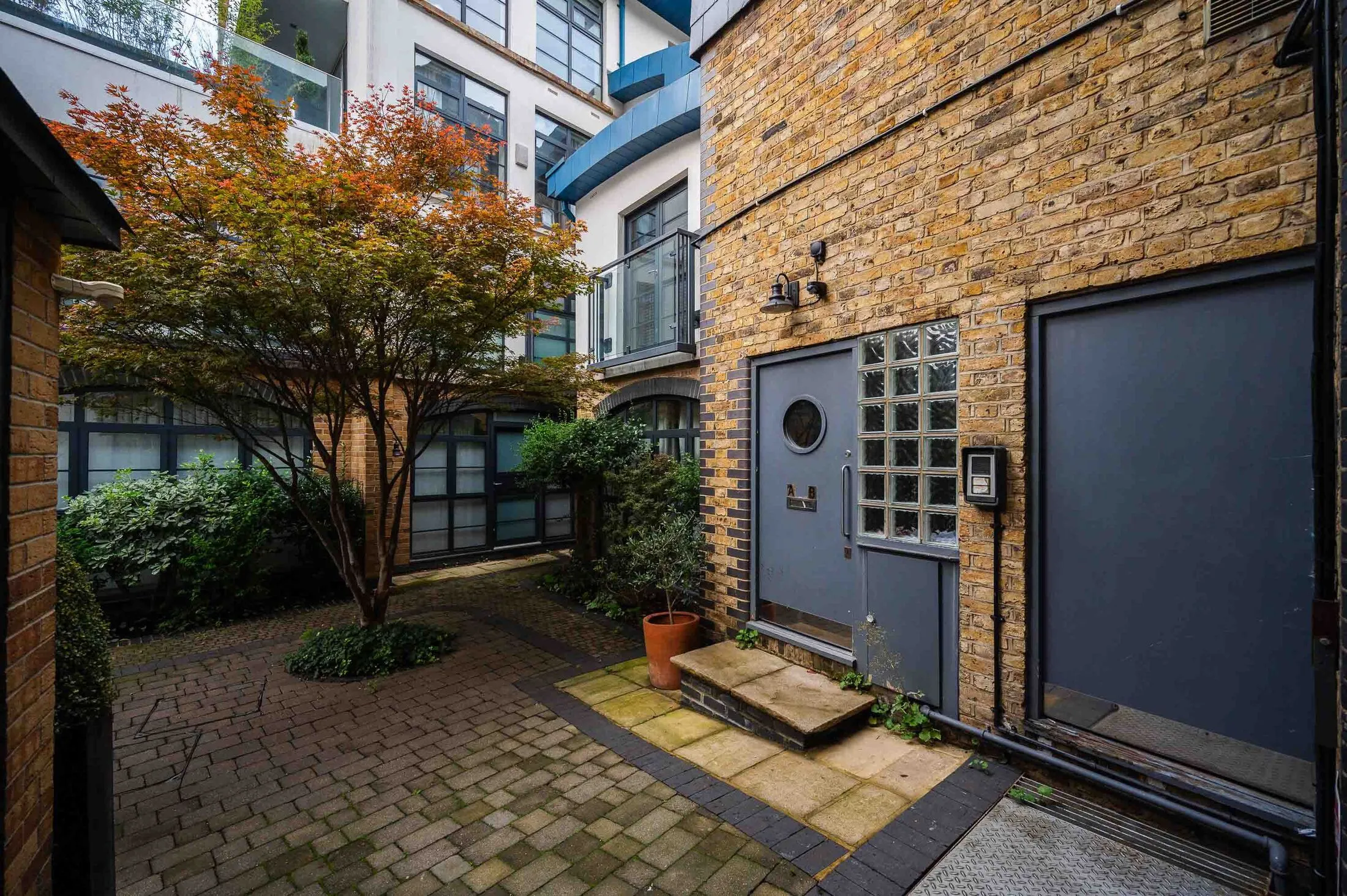 Flat Neal Street in Greater London