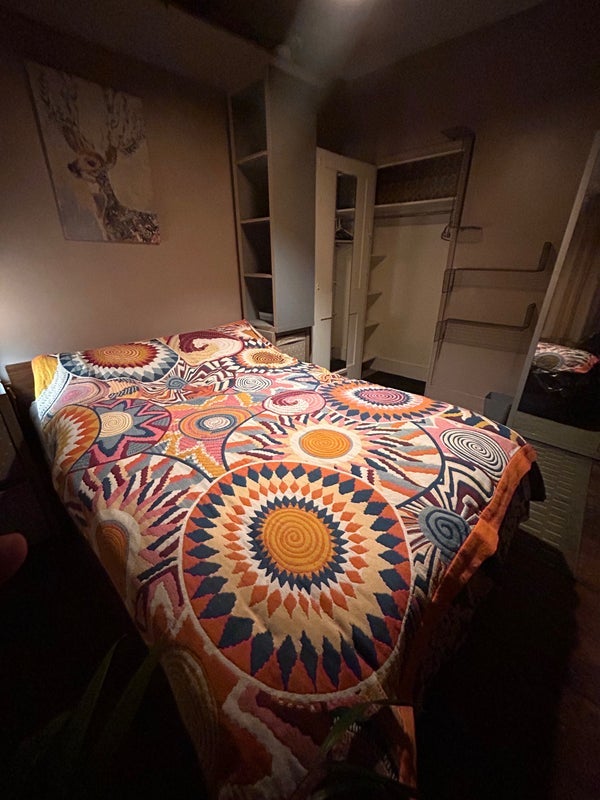 Room Awlfield Avenue in Greater London