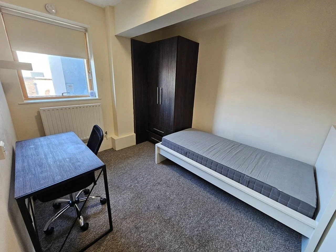 Room Burlington Road in Greater London