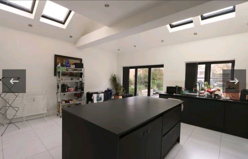 Room Southmead Road in Bristol