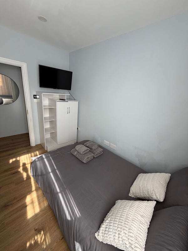 Room Pardoner Street in Greater London