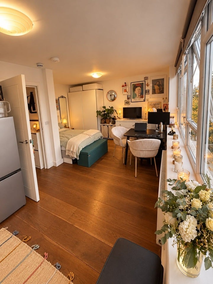 Flat Ballards Lane in Greater London