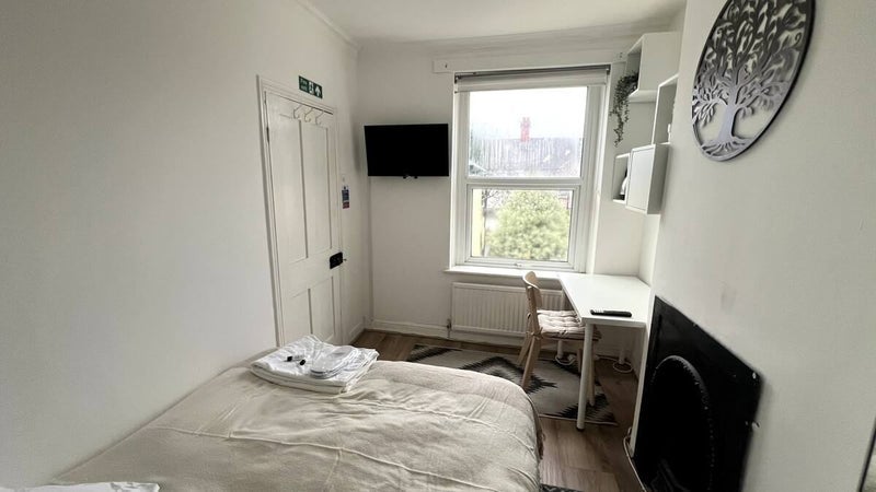 Room Daviot Street in Cardiff