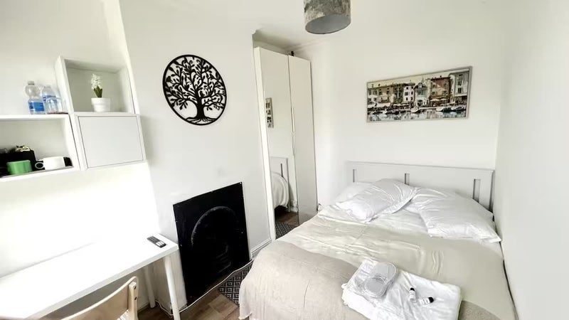 Room Daviot Street in Cardiff