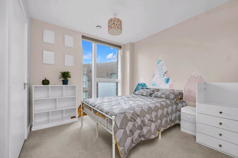 Room Copeland Road in Greater London