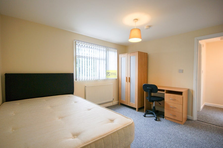 Room Windrush Grove in Birmingham