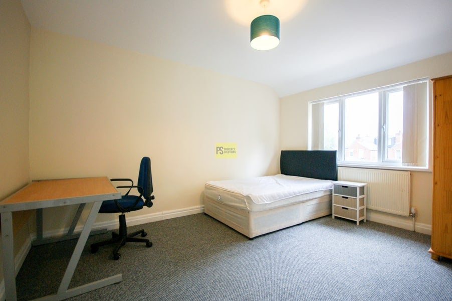 Room Windrush Grove in Birmingham
