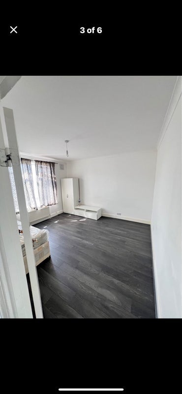 Room Walthamstow Avenue in Greater London